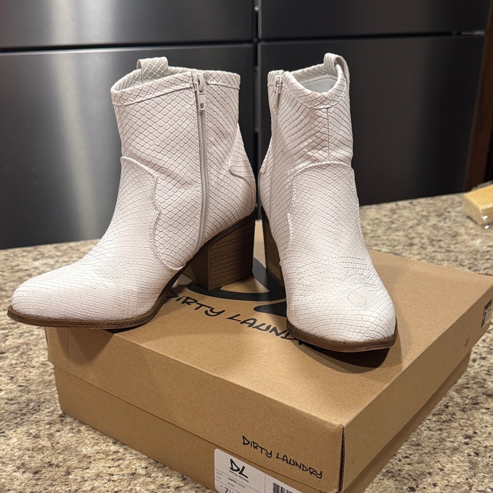 Dirty Laundry Textured White Ankle Booties